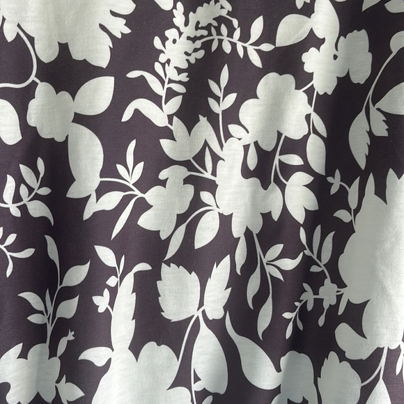 BloomChic Silhouette Floral Print Contrast Trim V Neck Sweatshirt sz 12 casual - Picture 5 of 6